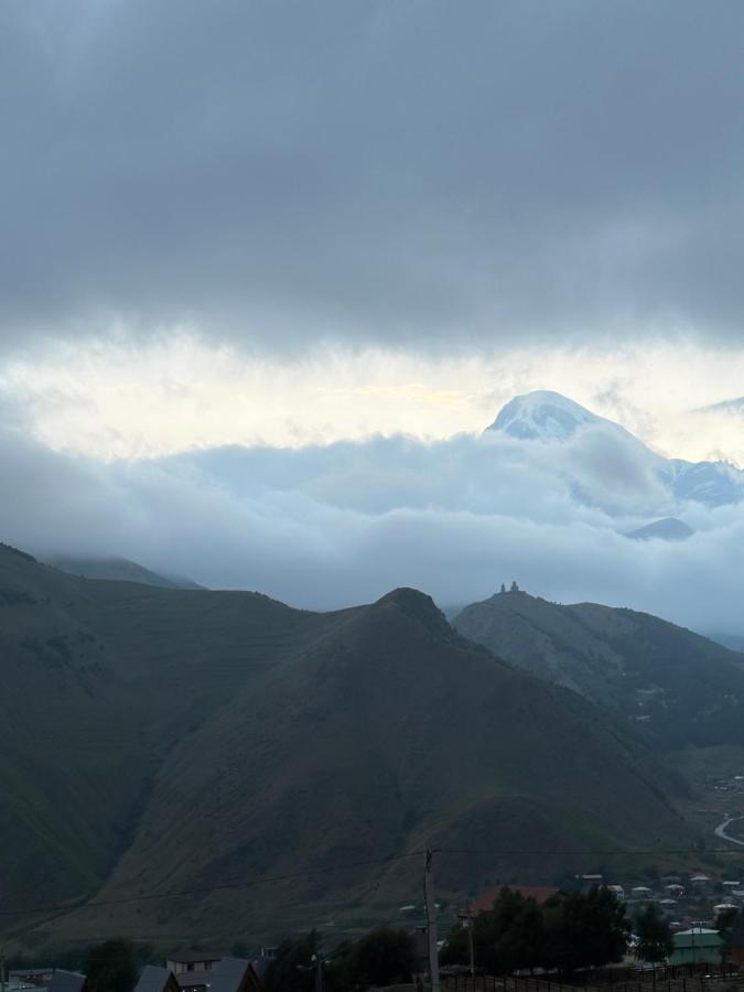 Lonely Mountain Villa Kazbegi Bagian luar foto