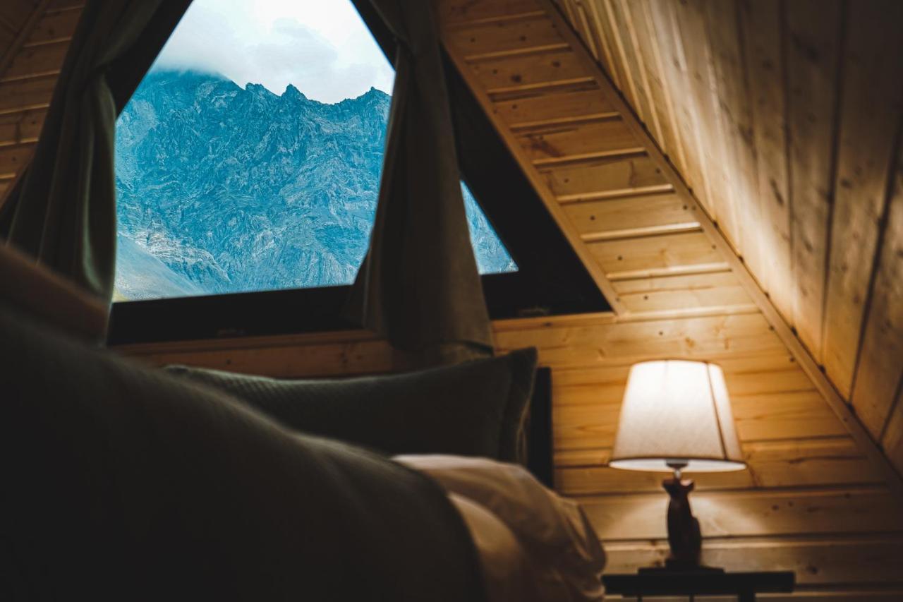 Lonely Mountain Villa Kazbegi Bagian luar foto