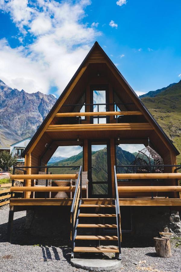 Lonely Mountain Villa Kazbegi Bagian luar foto