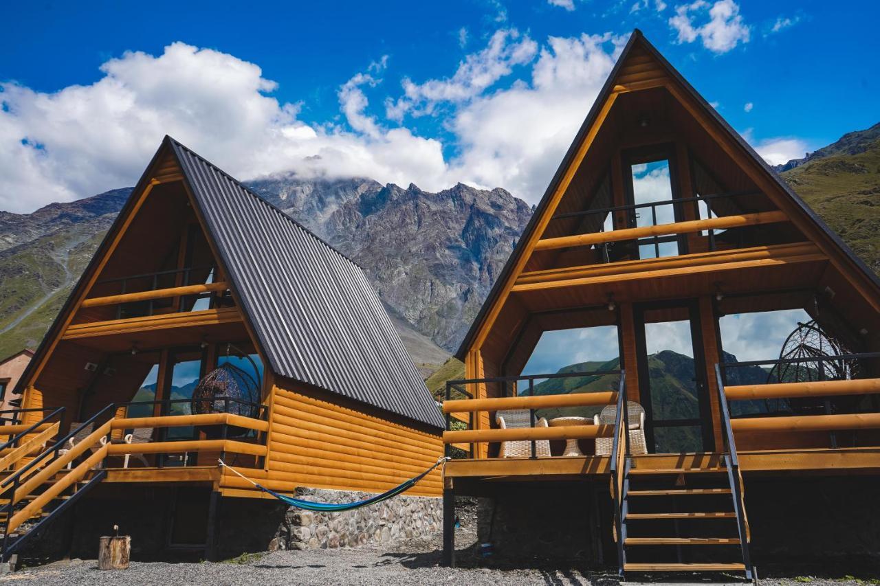 Lonely Mountain Villa Kazbegi Bagian luar foto