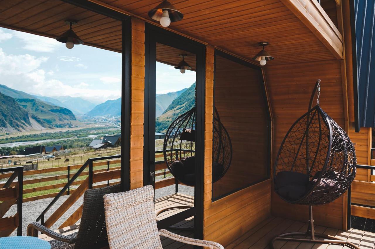 Lonely Mountain Villa Kazbegi Bagian luar foto