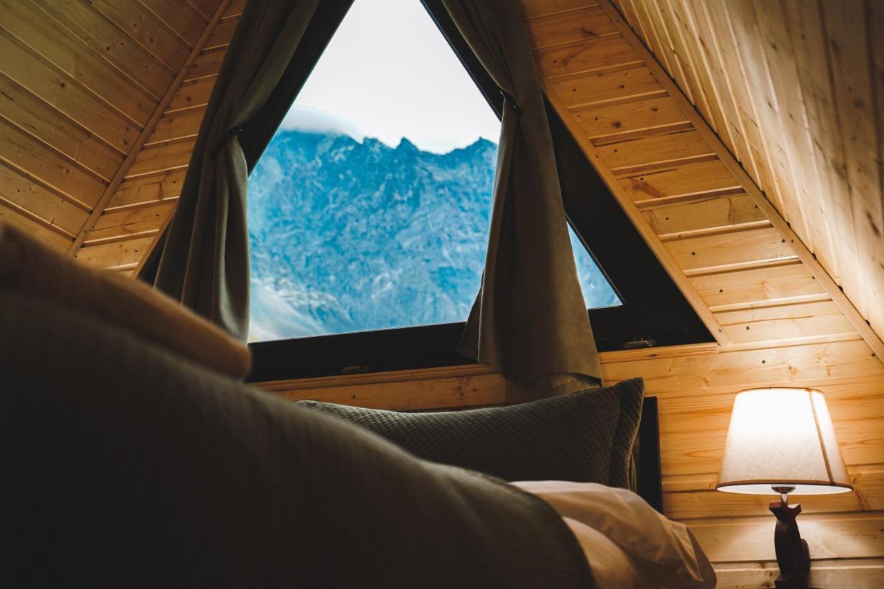Lonely Mountain Villa Kazbegi Bagian luar foto