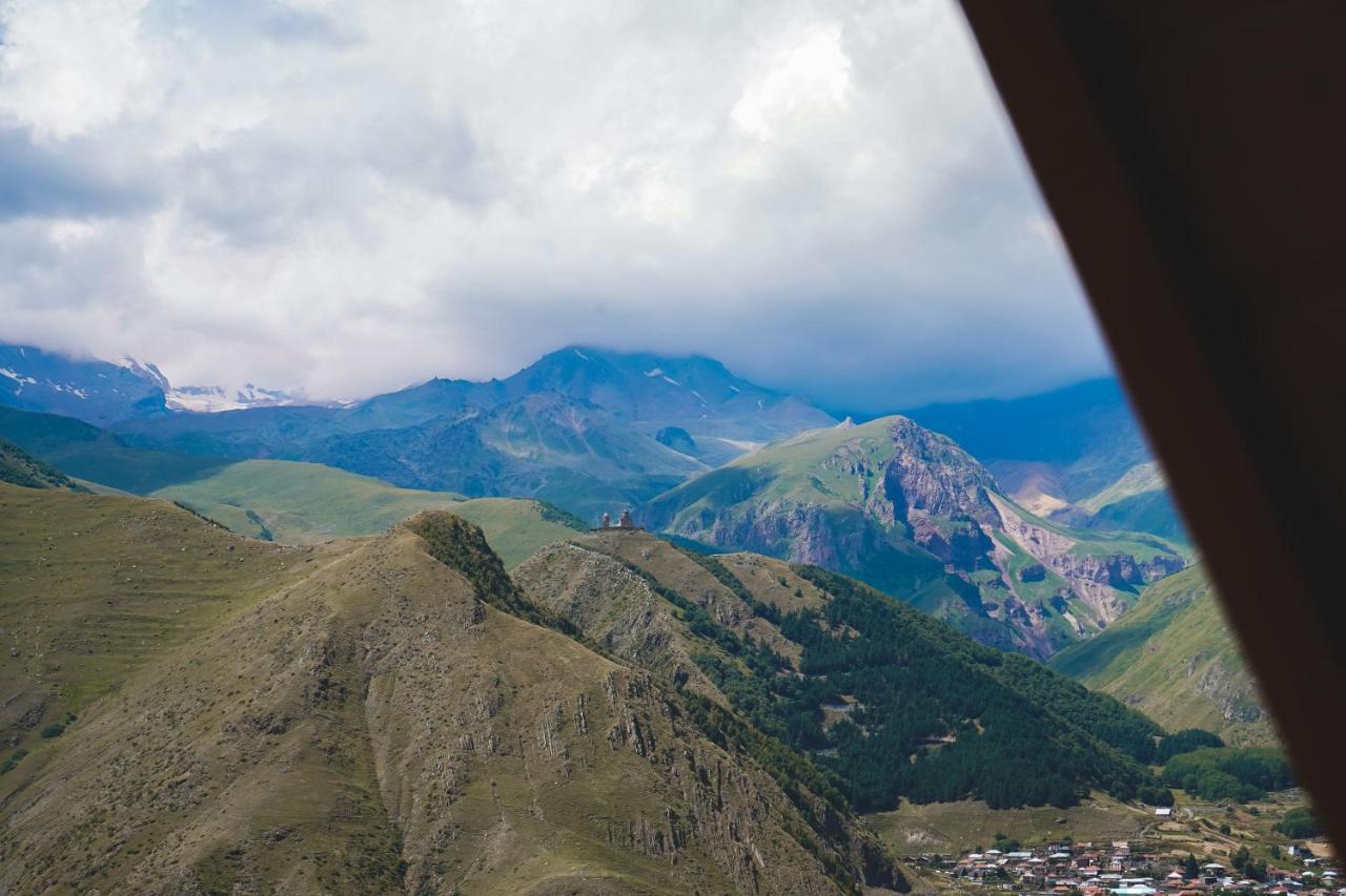 Lonely Mountain Villa Kazbegi Bagian luar foto