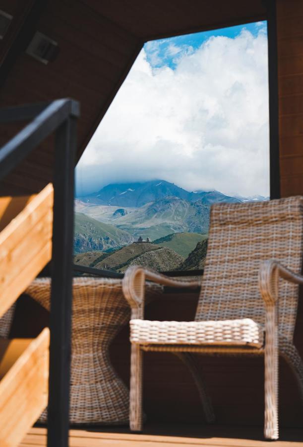 Lonely Mountain Villa Kazbegi Bagian luar foto