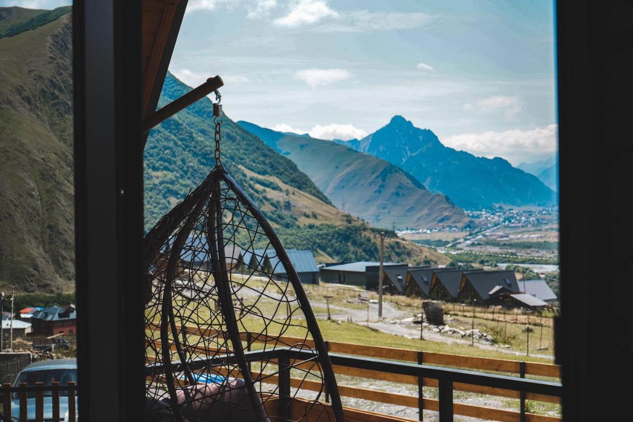 Lonely Mountain Villa Kazbegi Bagian luar foto