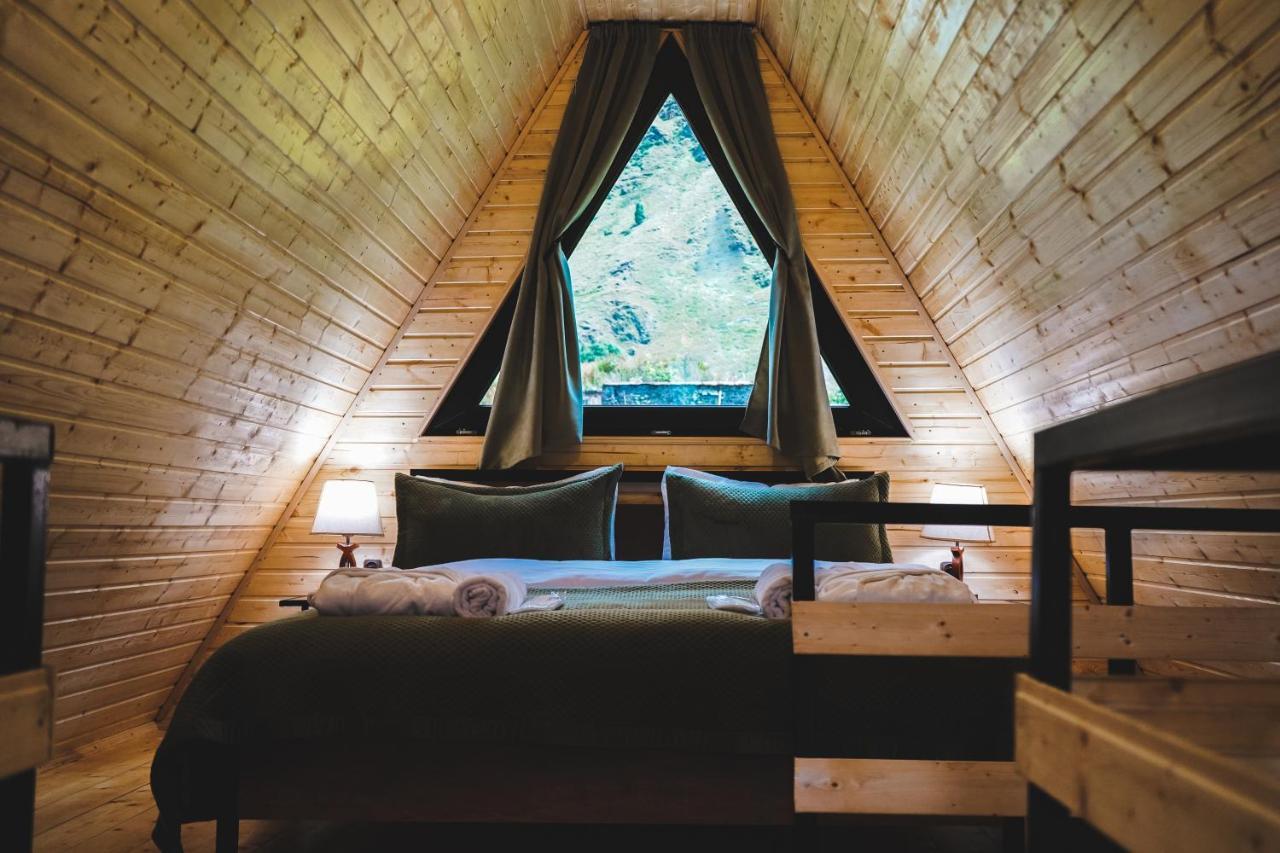 Lonely Mountain Villa Kazbegi Bagian luar foto