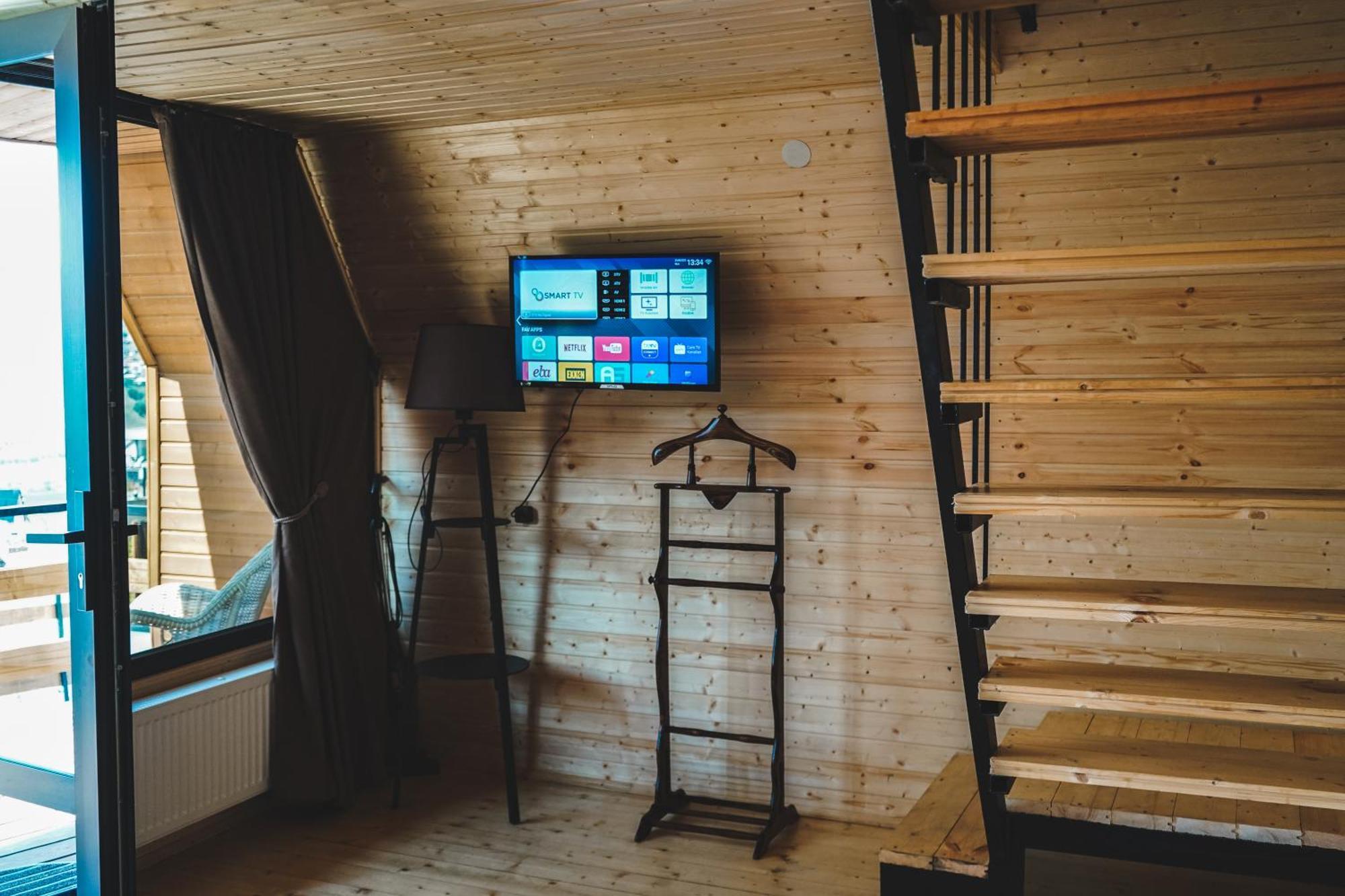 Lonely Mountain Villa Kazbegi Bagian luar foto