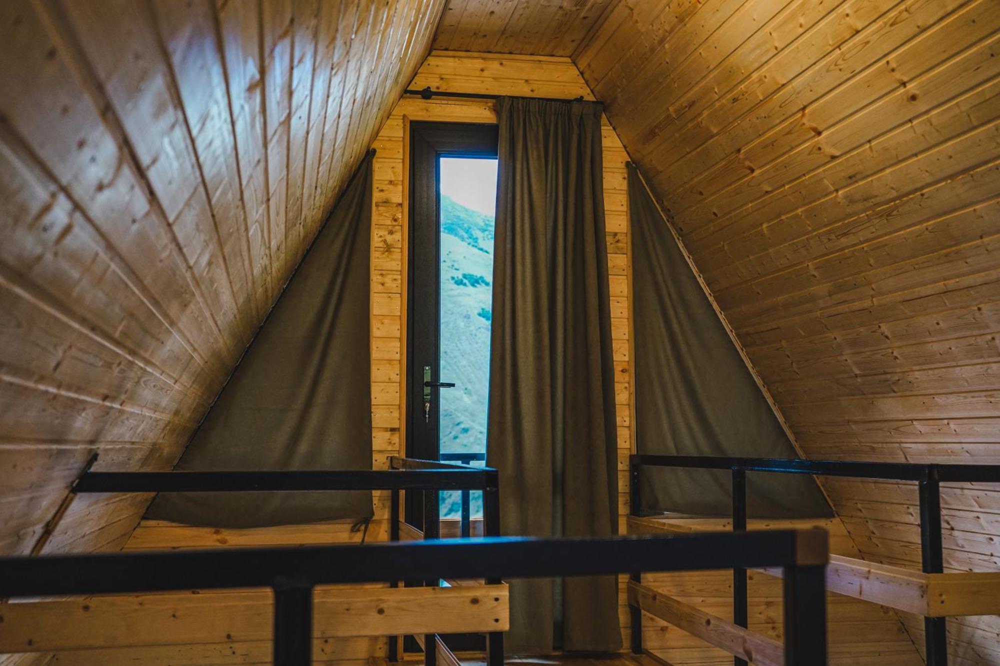 Lonely Mountain Villa Kazbegi Bagian luar foto