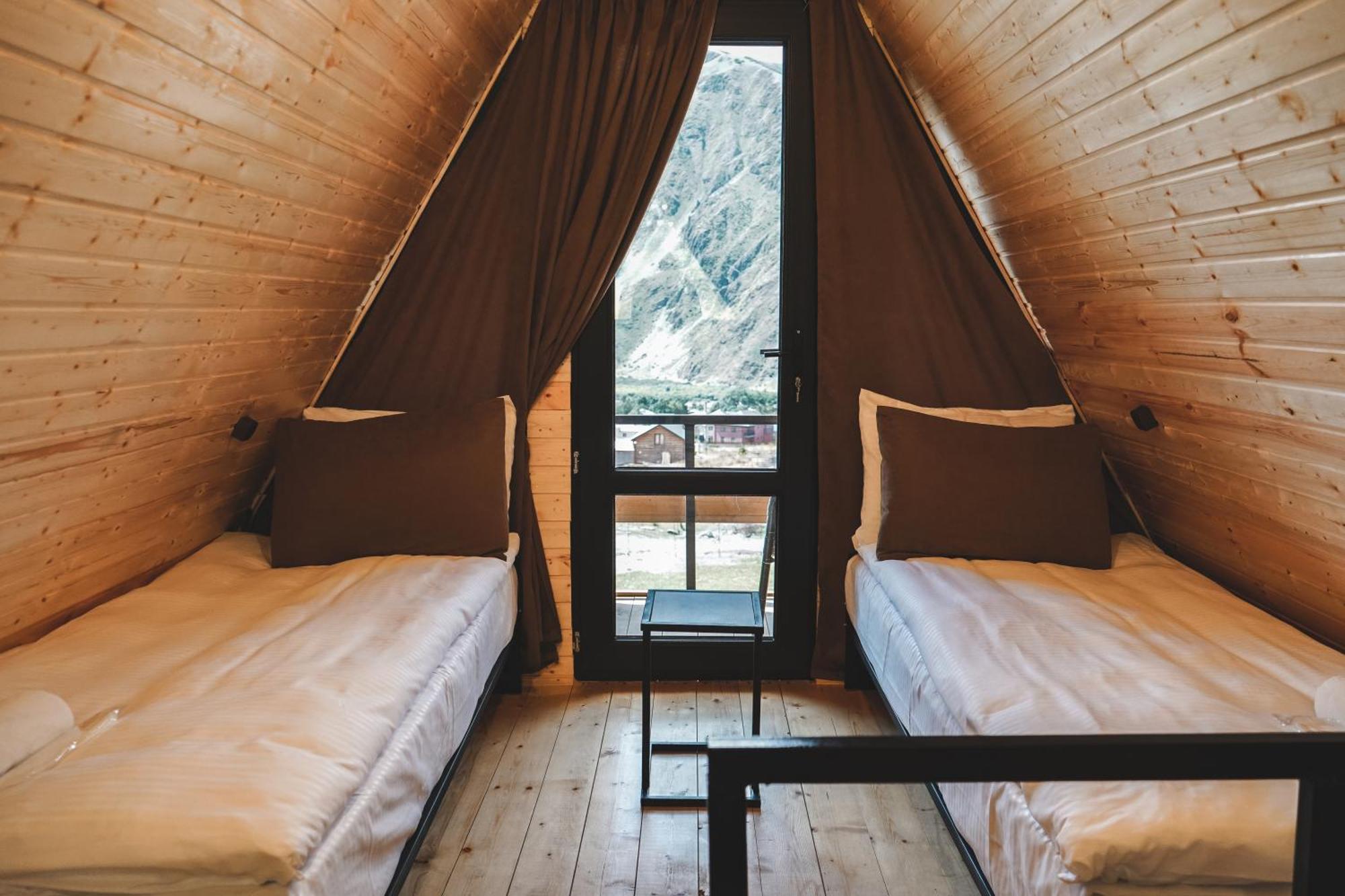 Lonely Mountain Villa Kazbegi Bagian luar foto