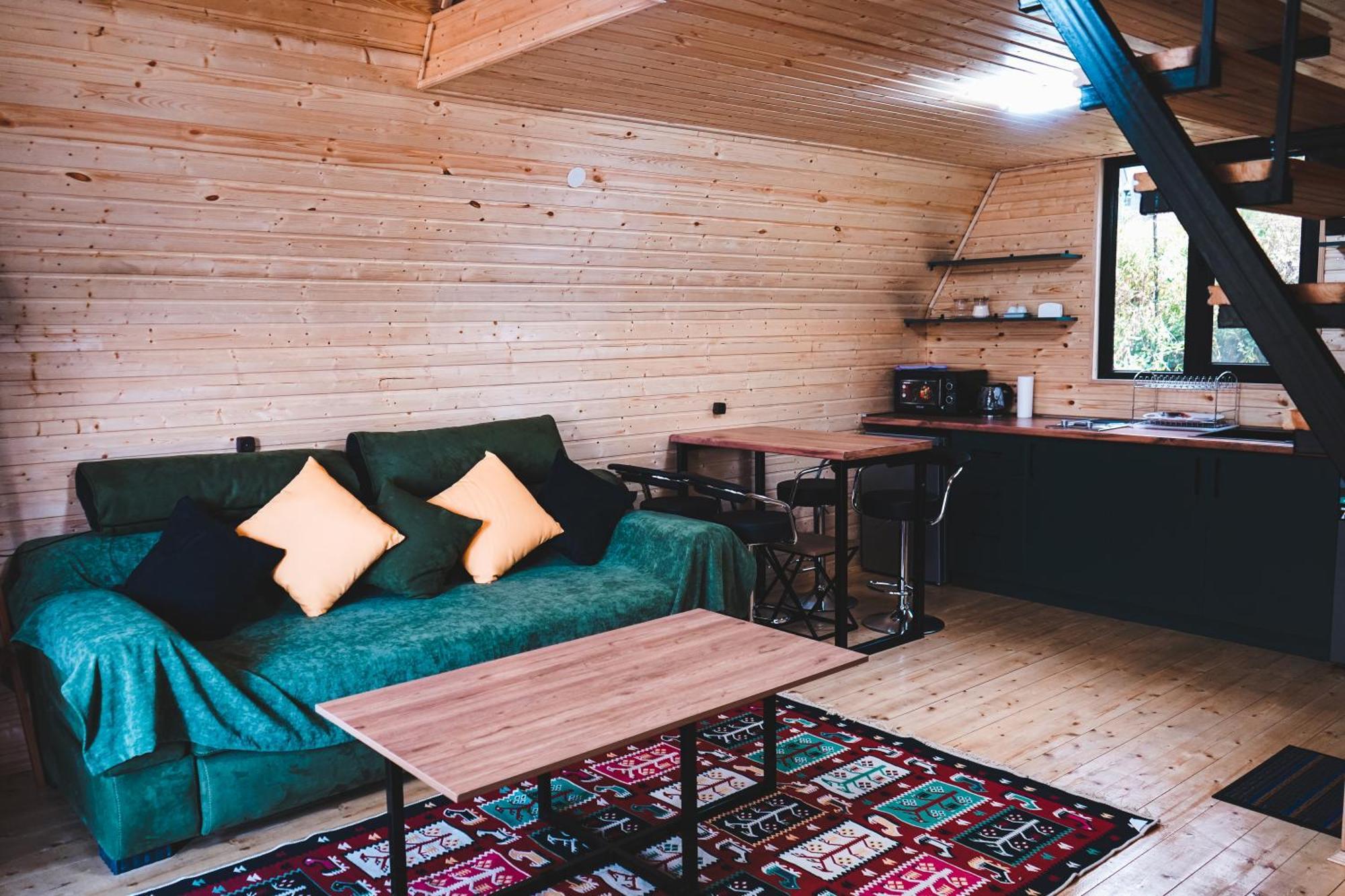 Lonely Mountain Villa Kazbegi Bagian luar foto