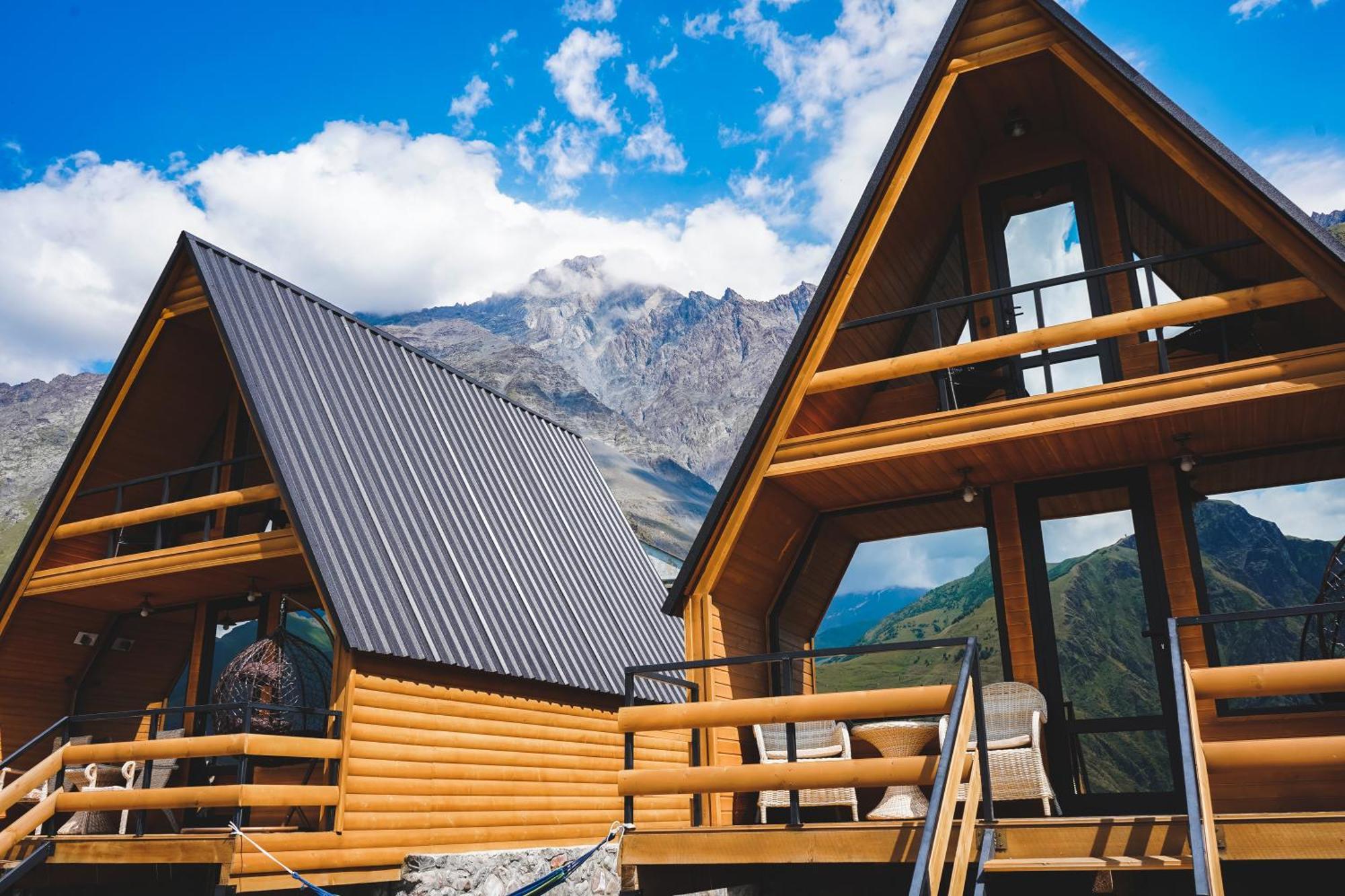 Lonely Mountain Villa Kazbegi Bagian luar foto