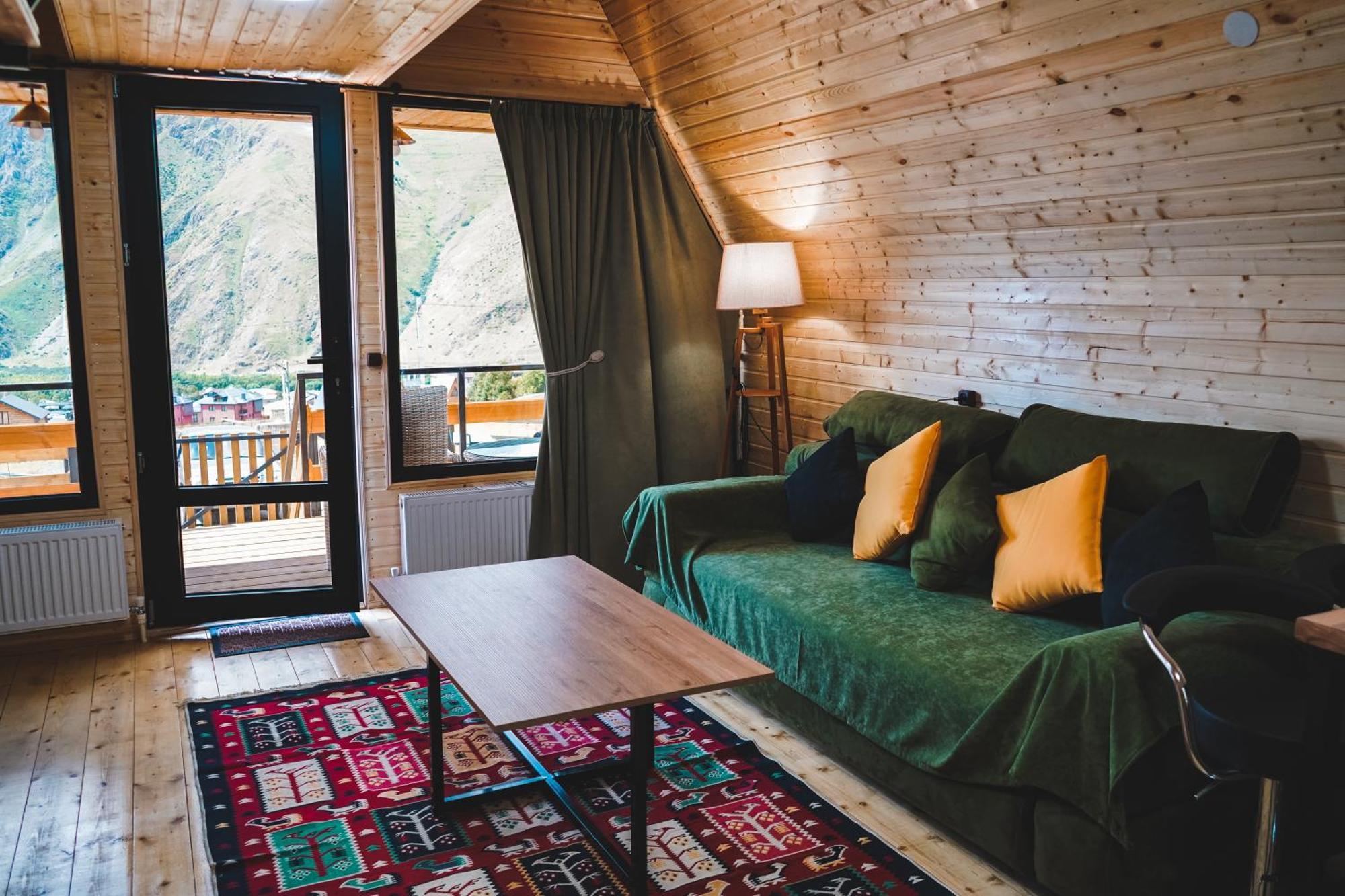 Lonely Mountain Villa Kazbegi Bagian luar foto