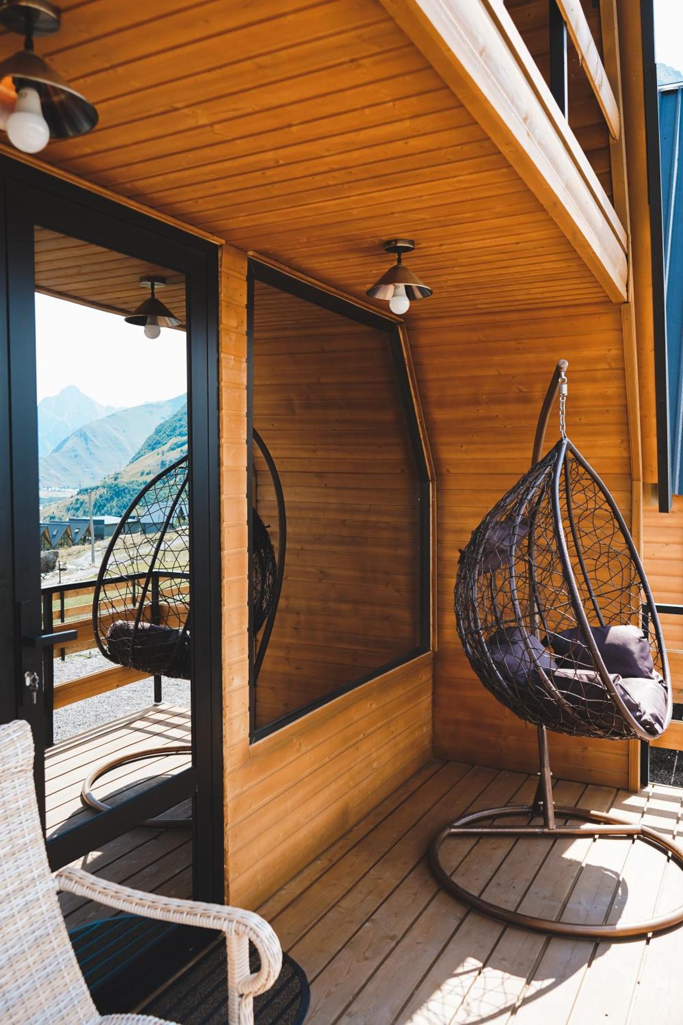 Lonely Mountain Villa Kazbegi Bagian luar foto