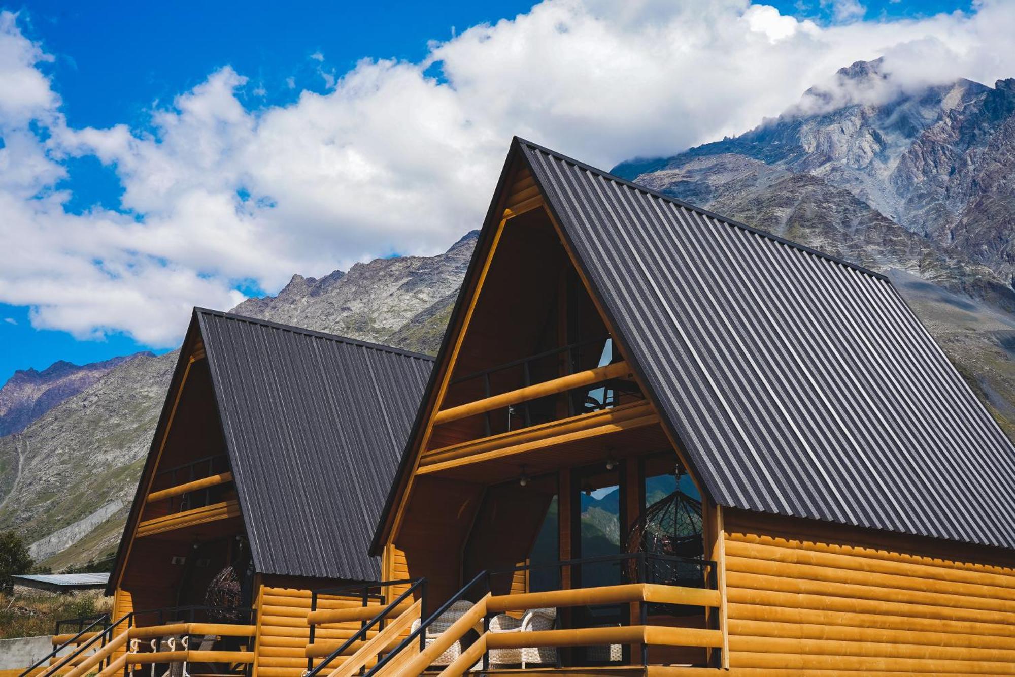 Lonely Mountain Villa Kazbegi Bagian luar foto
